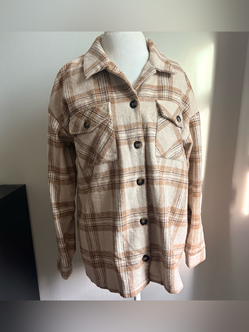 altar’d state Beige & Brown Plaid Women's Shacket - Size M